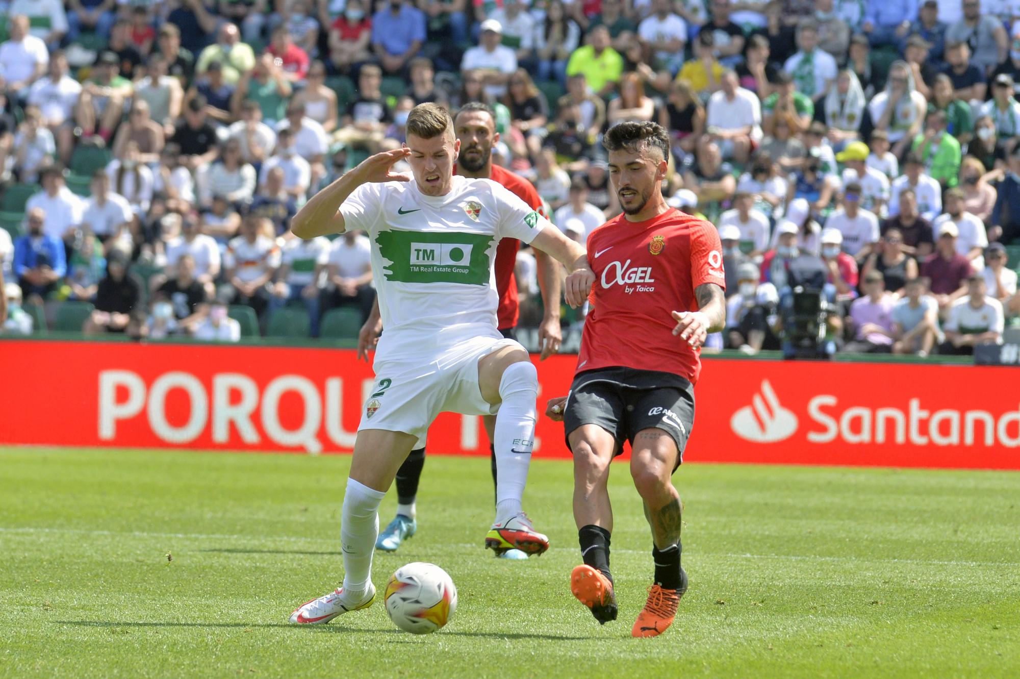 El Elche abraza la permanencia (3-0)