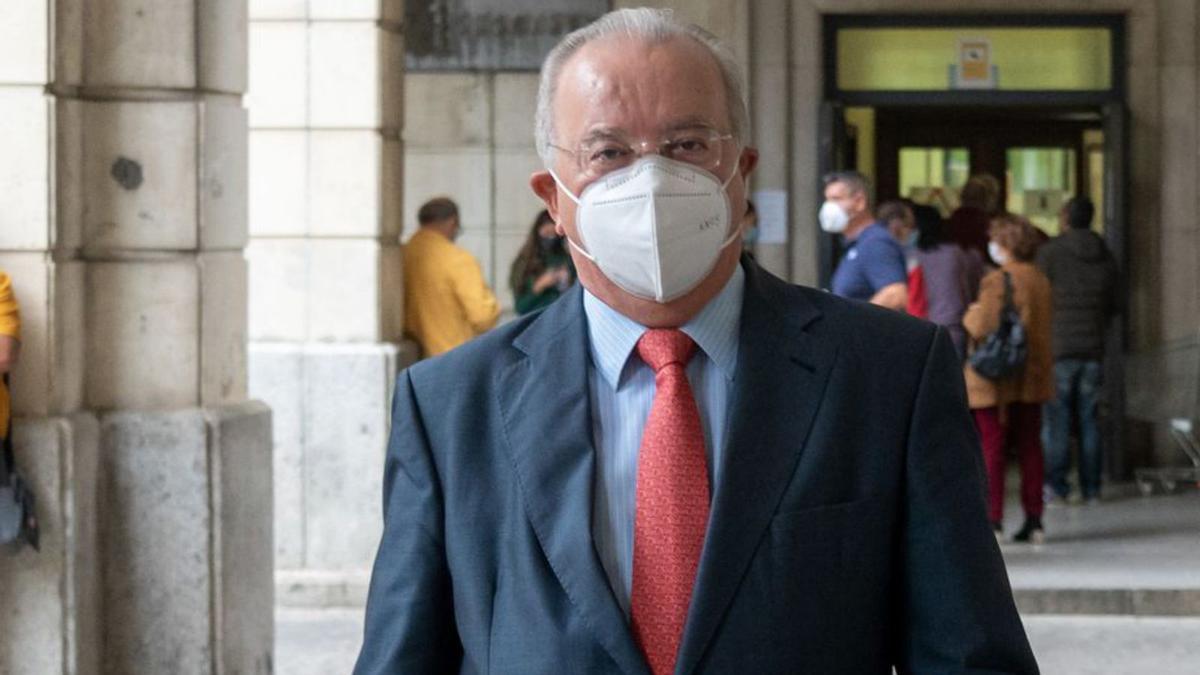 El exconsejero Antonio Fernández, durante el juicio de los eres, en Sevilla.