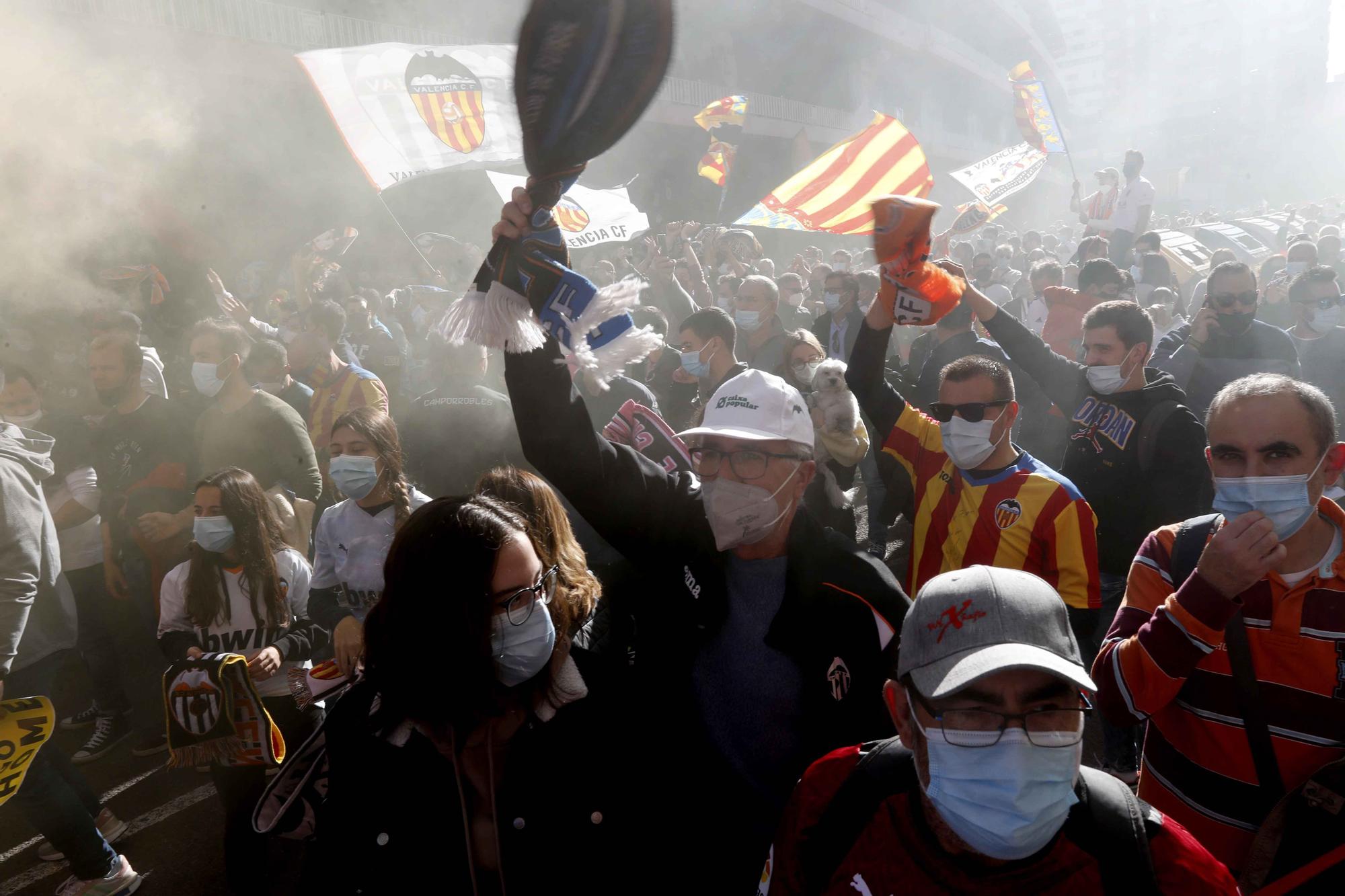 Manifestación contra Peter Lim