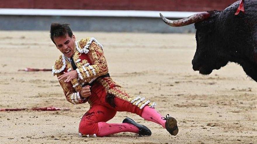 Gonzalo Caballero, el novio torero de Victoria Federica, sufre una grave cornada