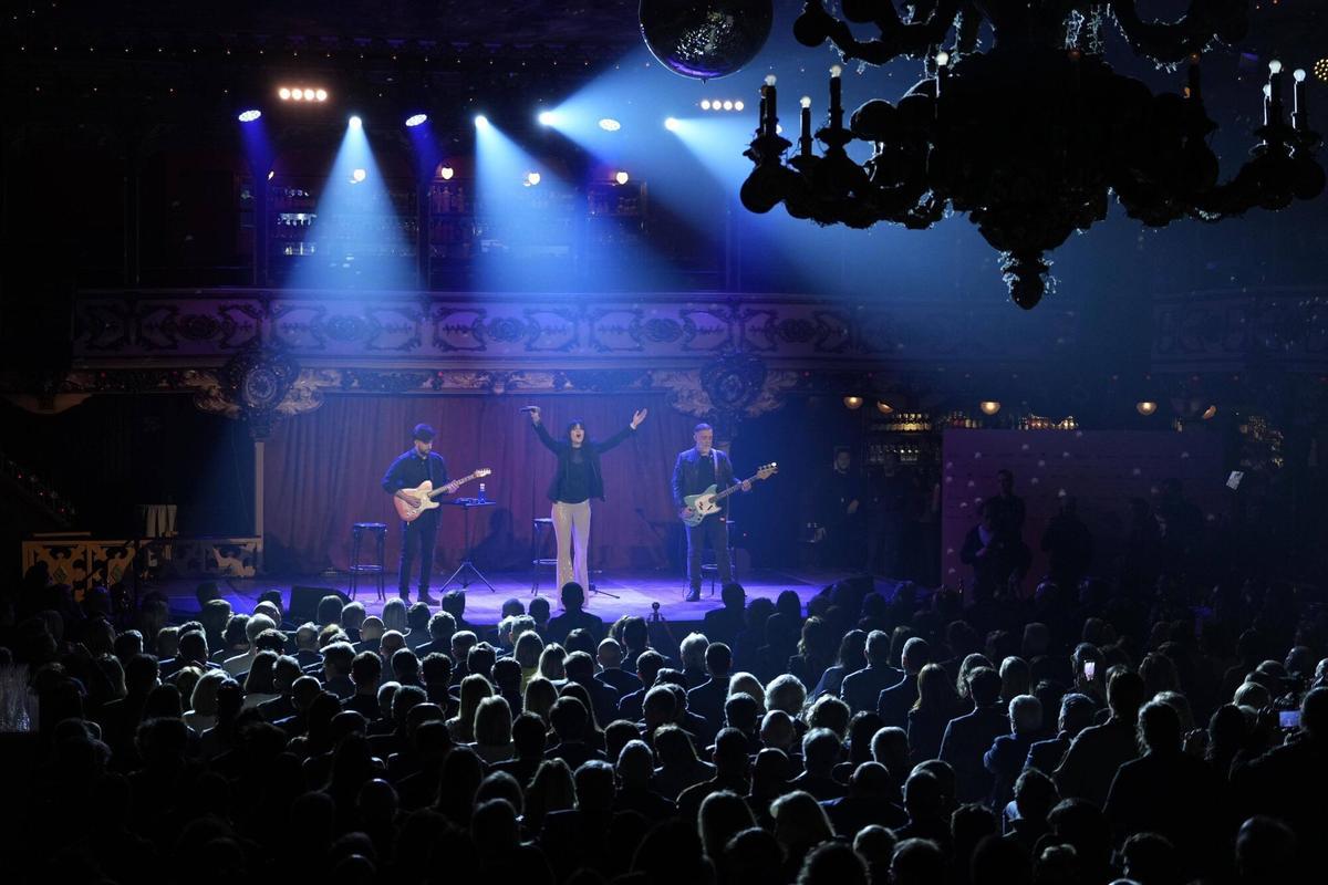 La gran festa de la restauració reuneix les cares més conegudes de l'economia, la política i la cultura a Barcelona