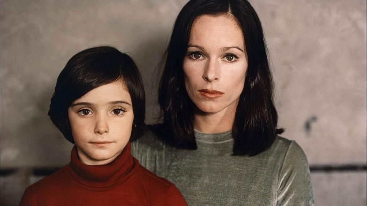 Ana Torrent y Geraldine Chaplin en ’Cría cuervos....’.