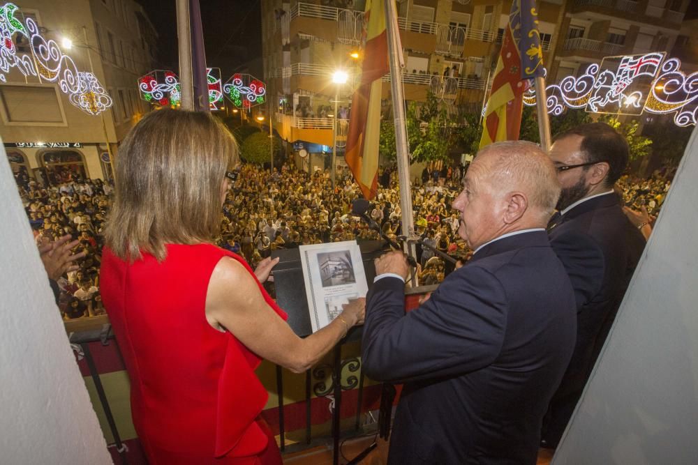 La pregonera Assumpció Brotons anima a los festeros para que "se dejen rodear por la magia ya que tenemos aquí el glorioso septiembre"