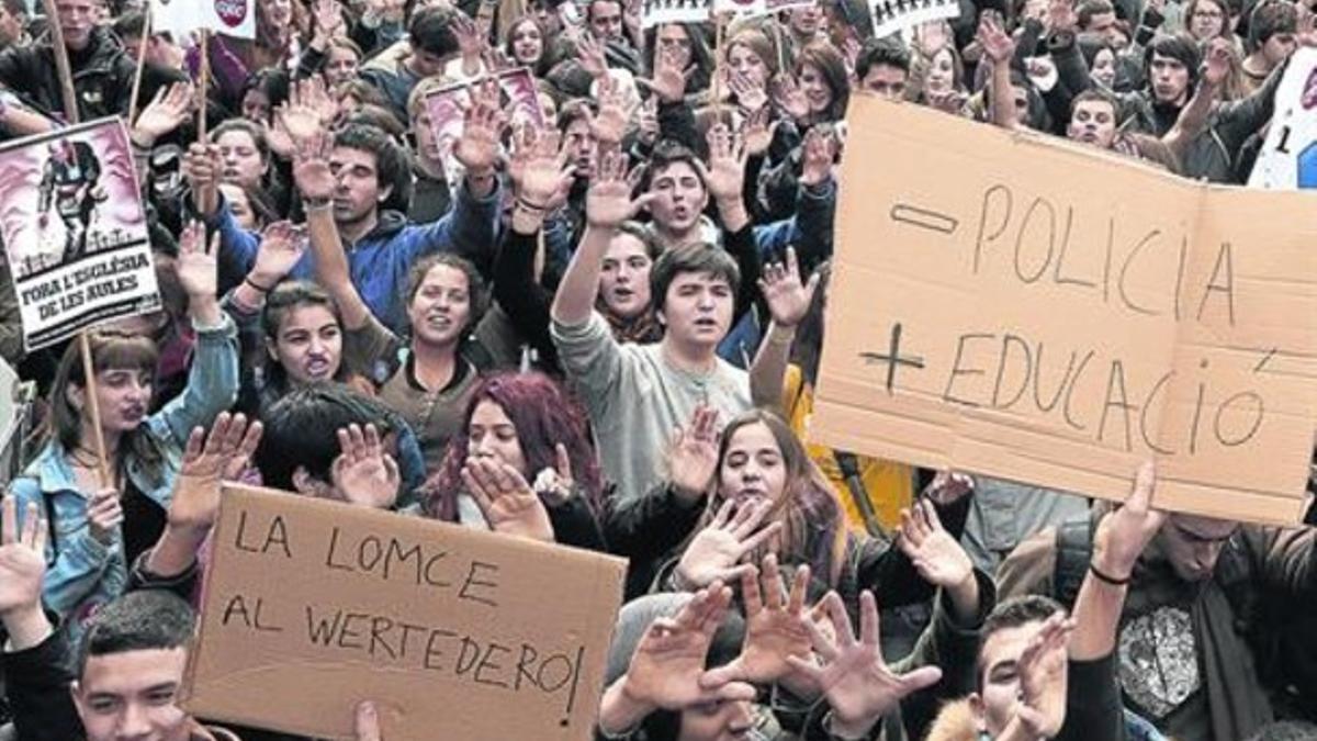 Protesta 8 Manifestación de estudiantes de bachillerato en Barcelona contra la LOMCE, en febrero del 2014.