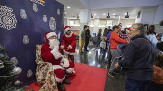 Papá Noel visita la Jefatura de Policía en Palma