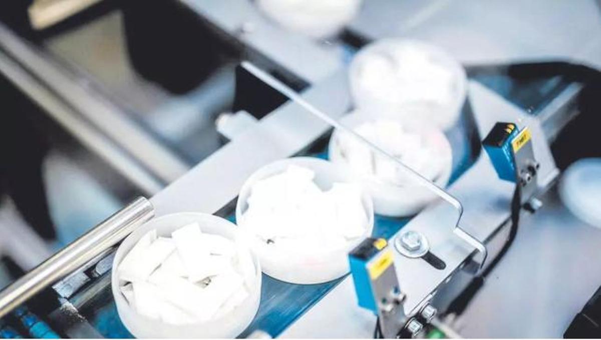 Una màquina de producció i envasament de snus