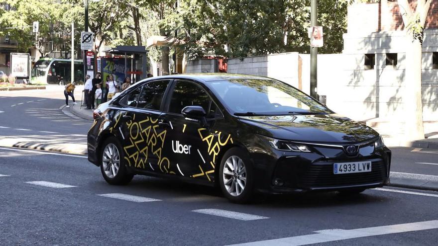 Los taxistas piden vigilar las licencias de Uber y Cabify tras el fin de la moratoria