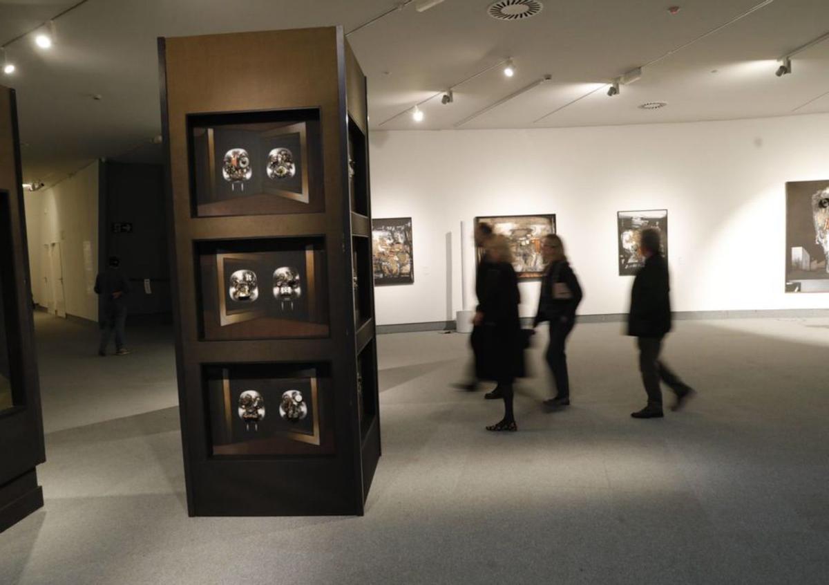 Un aspecto de la exposición de Juana Francés, en la cúpula del Niemeyer.