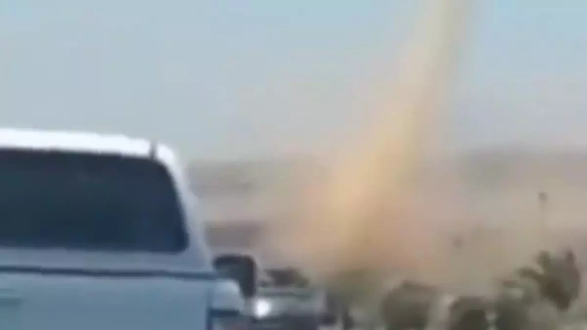 Un impactante remolino aparece de forma repentina en plena autopista en Gran Canaria