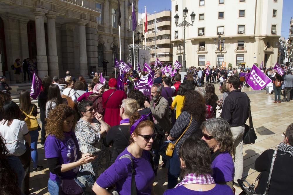 Concentración y lectura de manifiesto por el Día de la Mujer en Cartagena