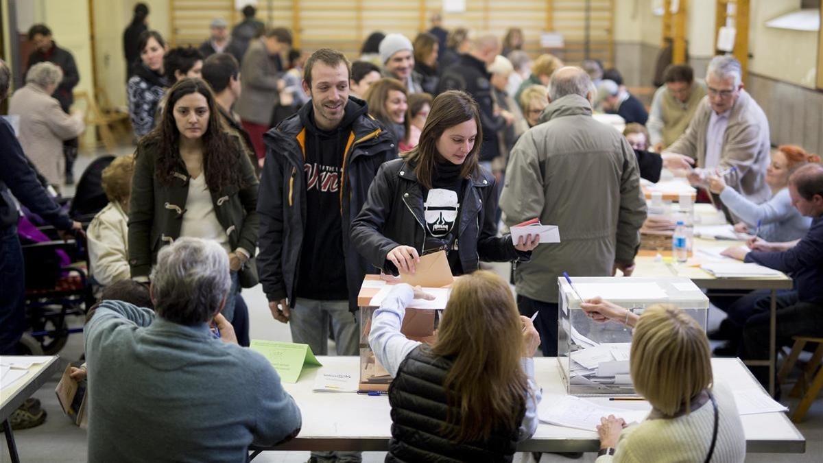 Imagen de archivo del colegio electoral IES Les Corts.