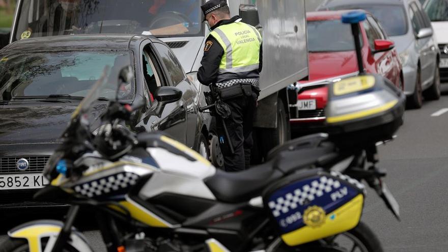 Un policía local de València, infectado por coronavirus.