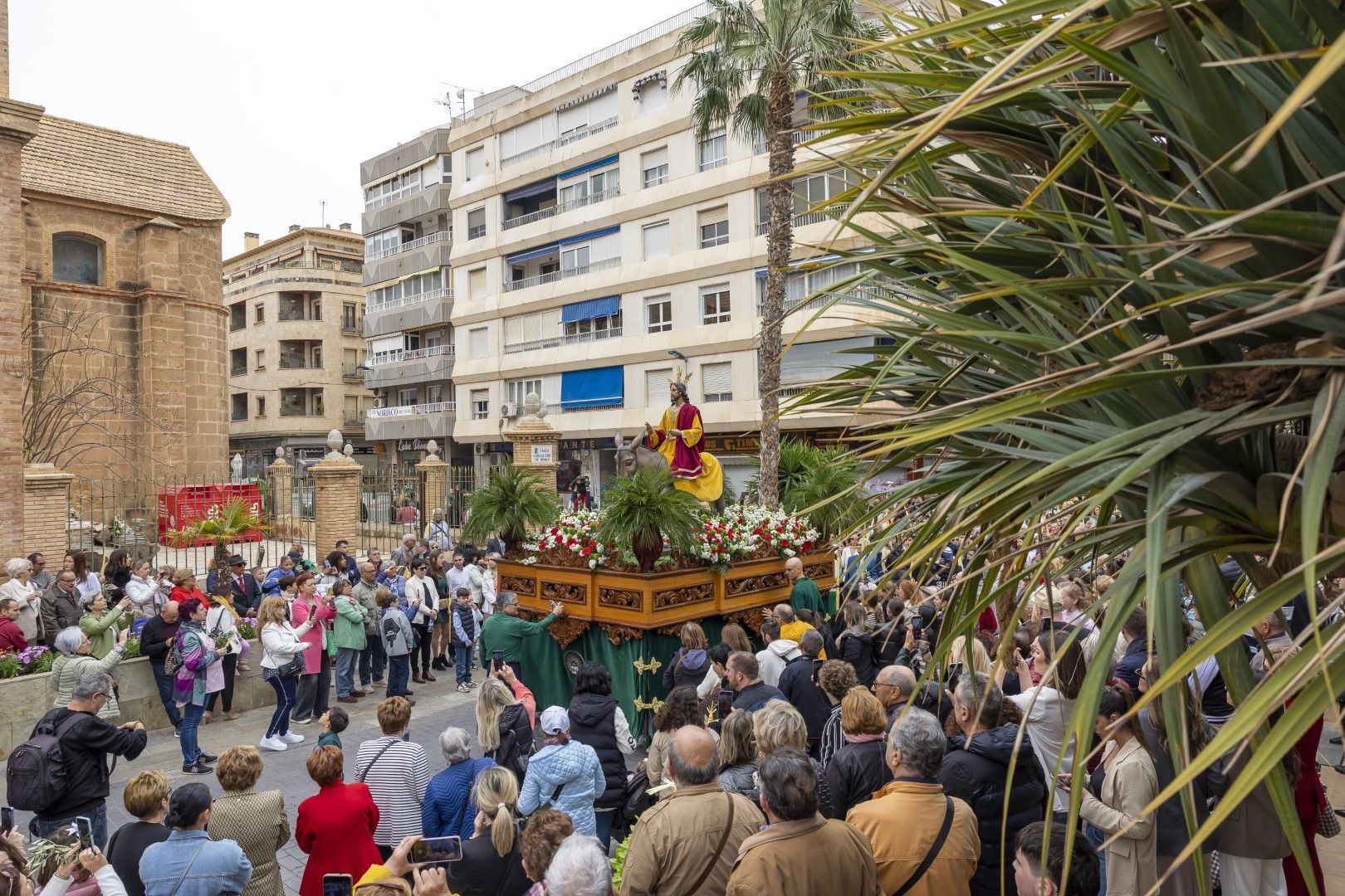 Bendición y procesión de Las Palmas en Torrevieja de Domingo de Ramos en la Semana Santa 2024