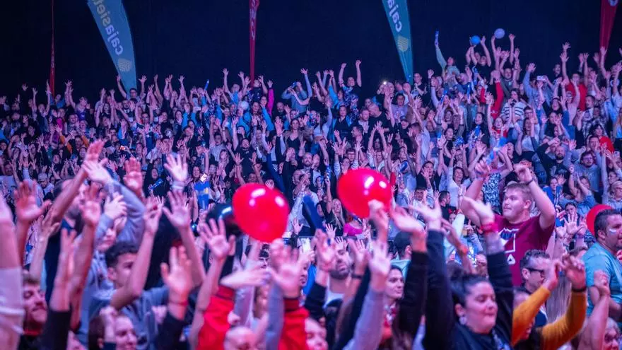 "Optan al Oscar a la mejor banda sonora": Diablos Locos hace que en Recinto Ferial se 'venga abajo' en la final de Murgas