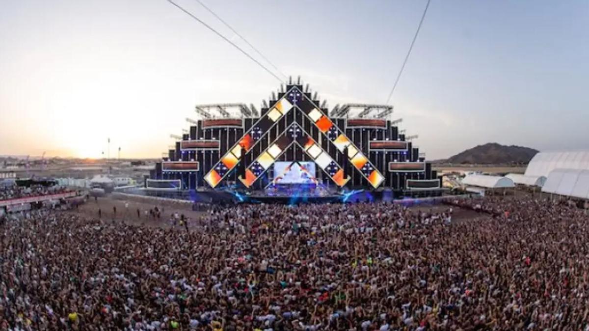 Una multitudinaria sesión del Dreambeach.