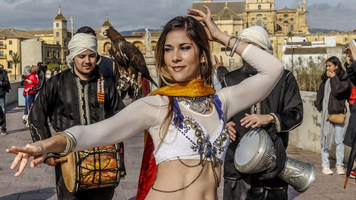 Música y danza acompañan a la celebración del Mercado Medieval de Córdoba.