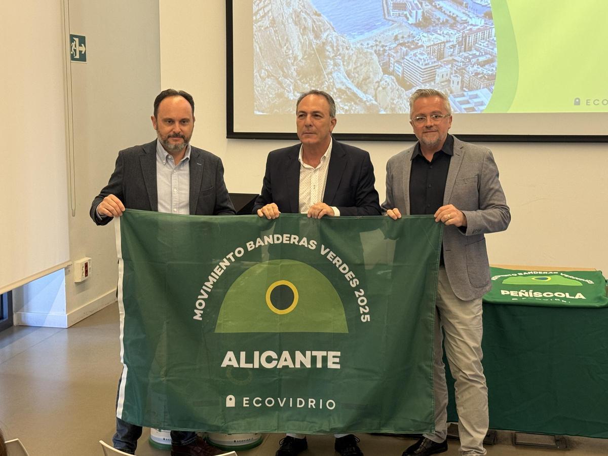 Alicante ganó el año pasado la bandera verde y en esta edición la ha revalidado. Al acto de entrega de premios asistió el concejal de Limpieza y Gestión de Residuos, Rafael Alemany.