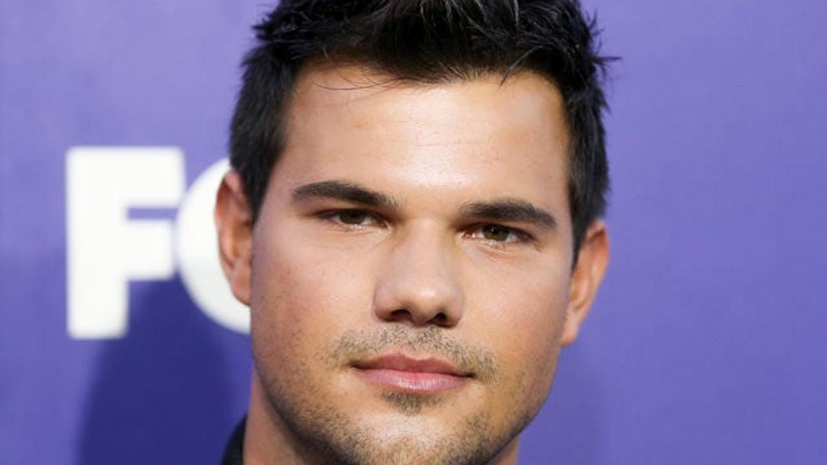 ¡Vaya cambio de look de Taylor Lautner!