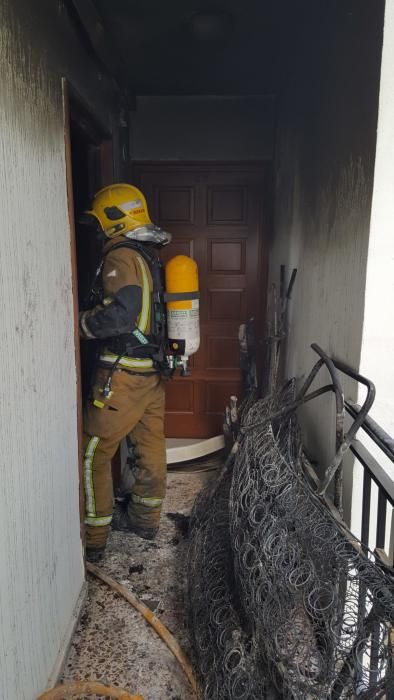 Cien vecinos desalojados por un incendio en una casa de Calp