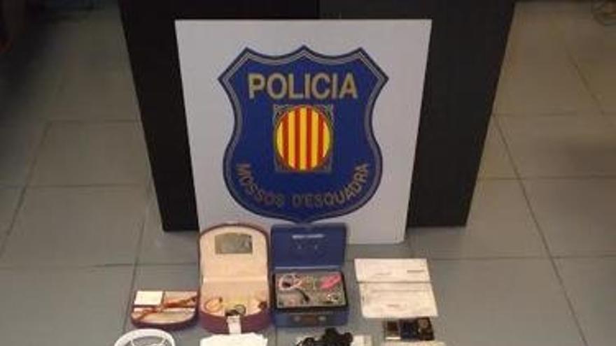 Detenen una parella de Moià per entrar a les cases del poble a robar joies