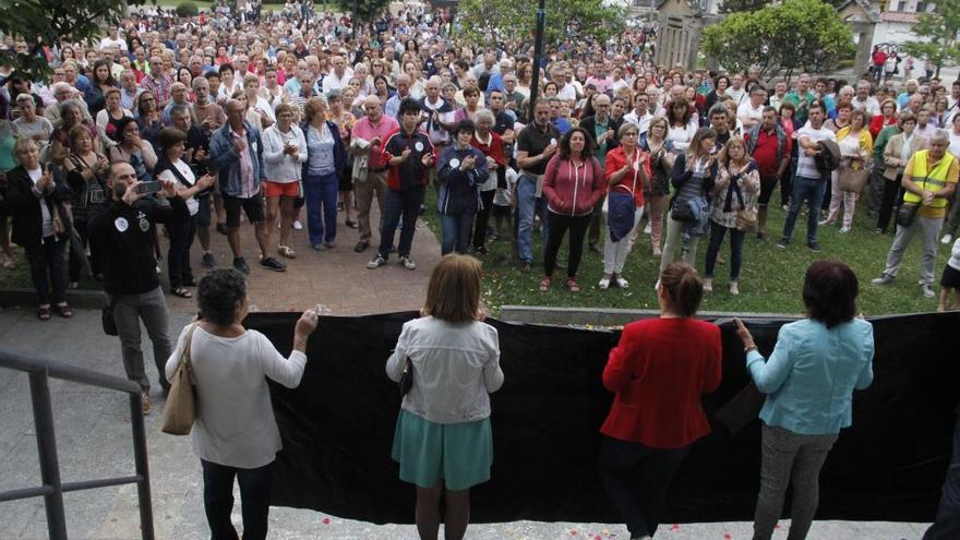 La manifestación en la Praza do Concello, donde se leyeron los discursos.//Santos Álvarez