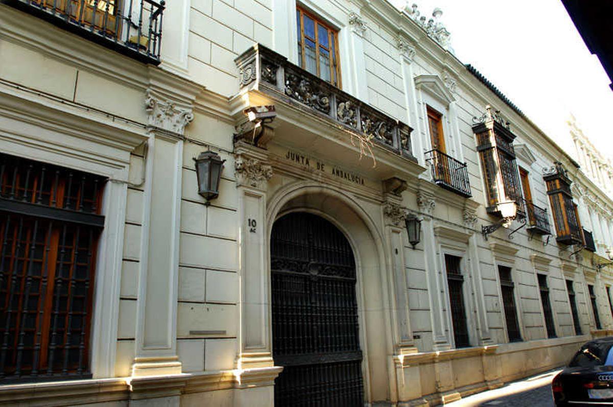 Entrada al Palacio de Monsalves, por la calle Monsalves.