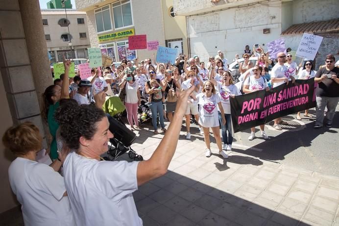 FUERTEVENTURA - MANIFESTACION POR UNA SANIDAD MEJOR EN CORRALEJO - 19-06-17