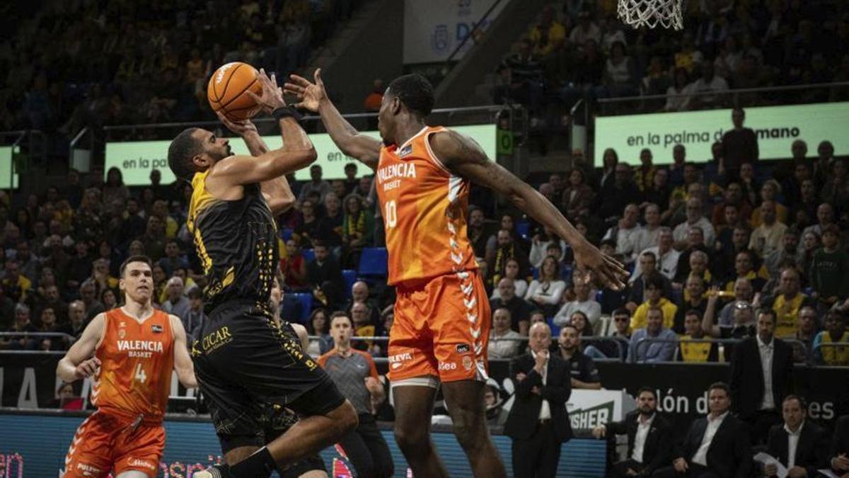 Thomas Scrubb antes de anotar en una contra.