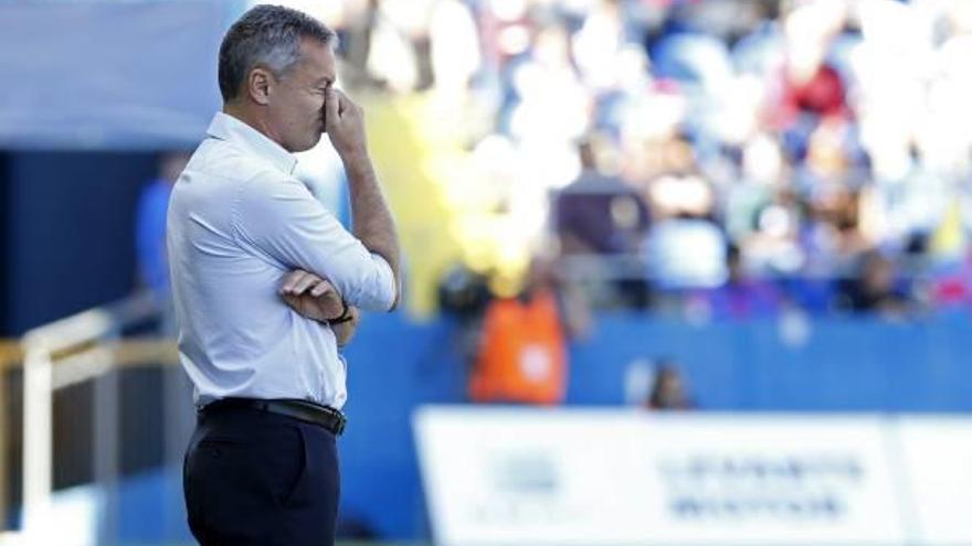 Fran Escribá, ayer, durante el partido frente al Levante.