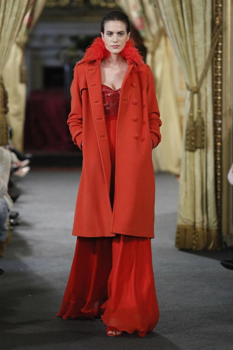 Look en rojo de la colección otoño-invierno 2018 de Cristina Piña