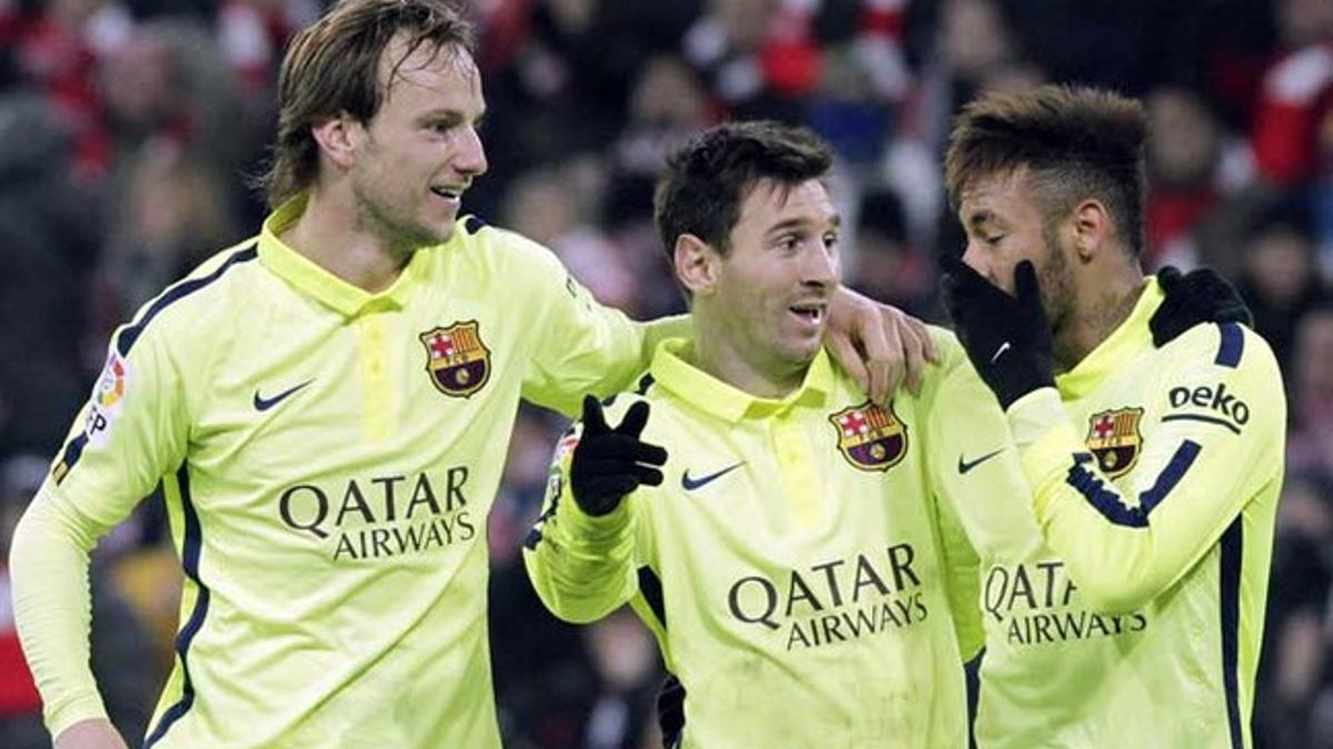 Rakitic, Messi y Neymar celebran un gol del Barça