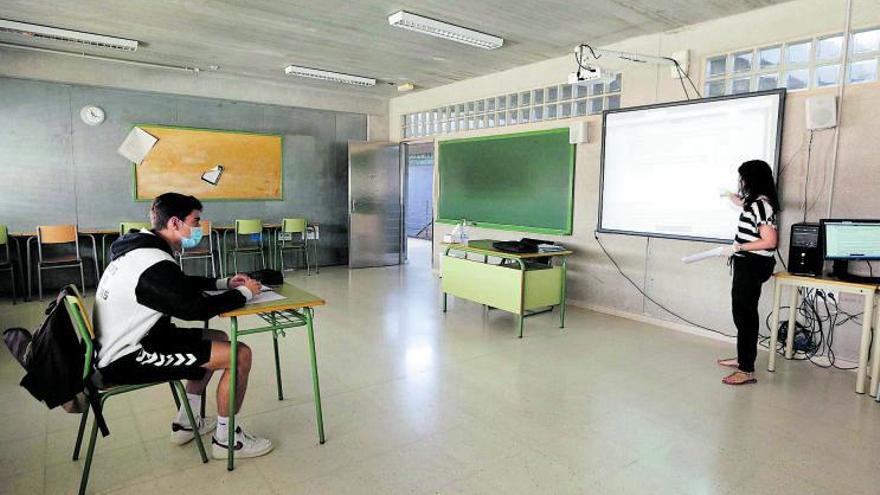 Imatge d’arxiu d’una tutoria del darrer trimestre del curs 2019-2020 a l’institut Balàfia.