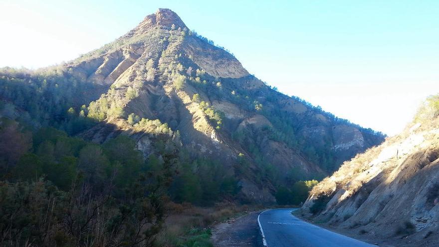 Las montañas de El Garruchal se pueden divisar en la ruta Vía Verde (Costera sur).