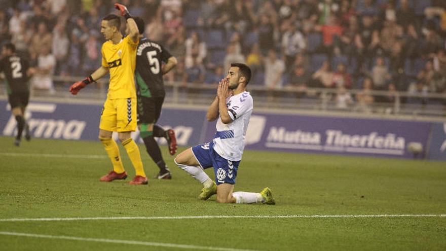 Joselu, en el partido Tenerife-Elche.