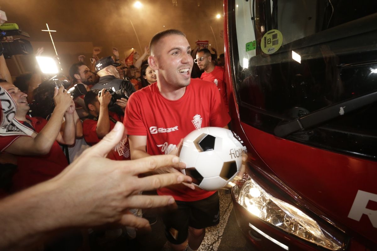 La Circular se llena para celebrar el ascenso del Real Murcia