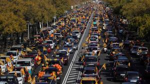 Cientos de coches llenan la Castellana de Madrid contra la ’Ley Celaá’