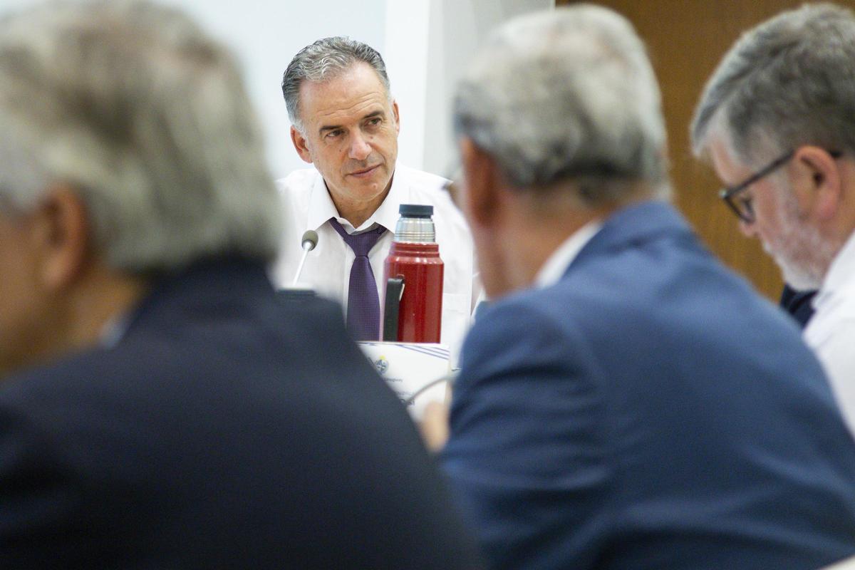 Yamandú Orsi durante el Consejo de Ministros en Uruguay en el que se decidió la rescisión del contrato con Cardama