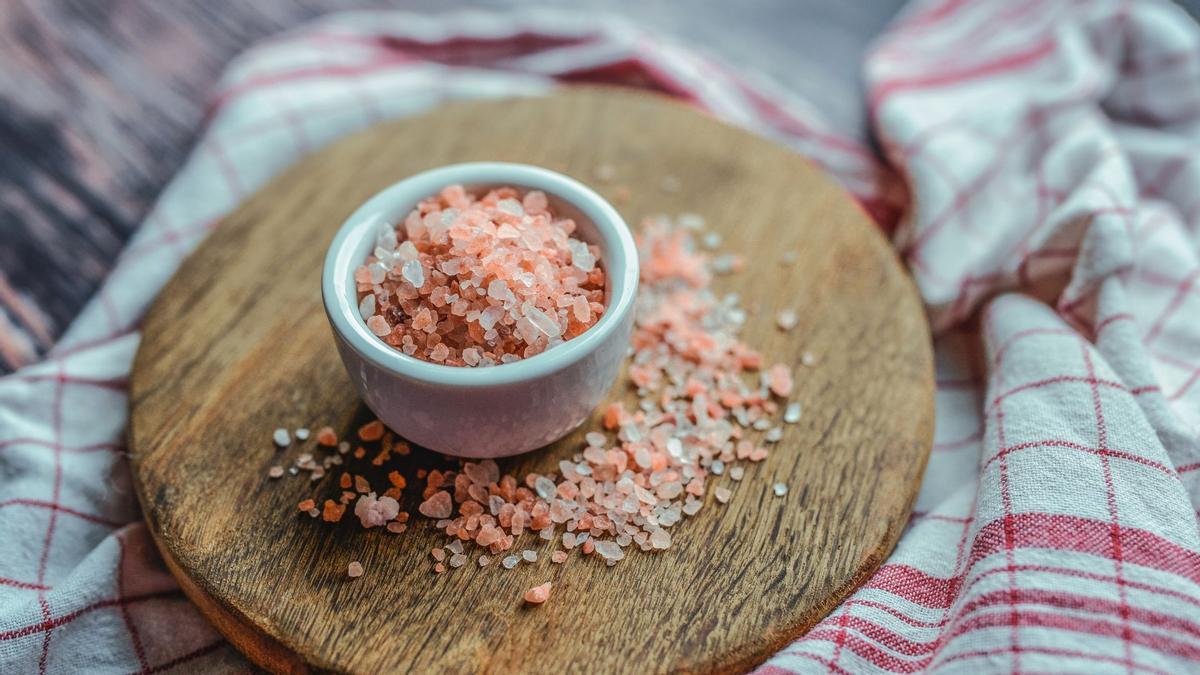 La sal rosa del Himalaya contiene los mismos minerales que la sal común.