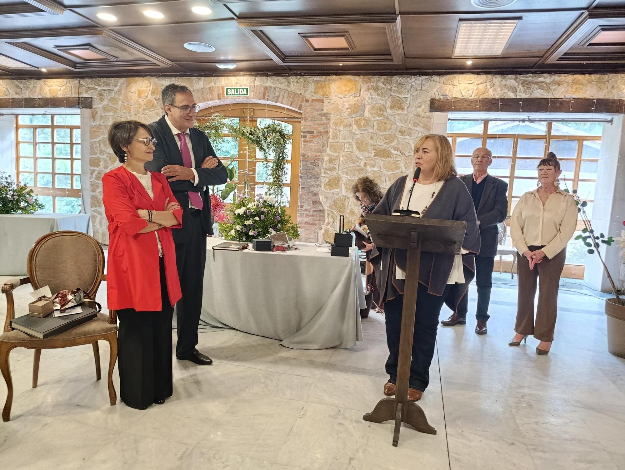 Emotivo y multitudinario homenaje a los sanitarios de Villabona