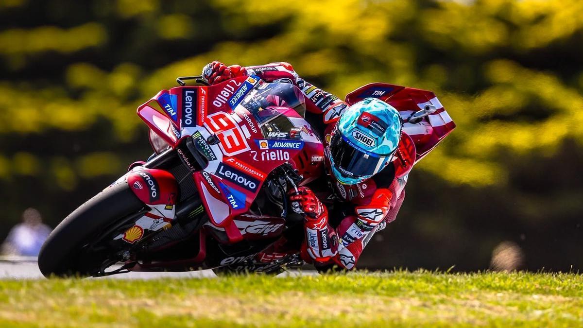 Márquez logra una ‘pole’ estratosférica que le lleva a la victoria y al liderato en Australia