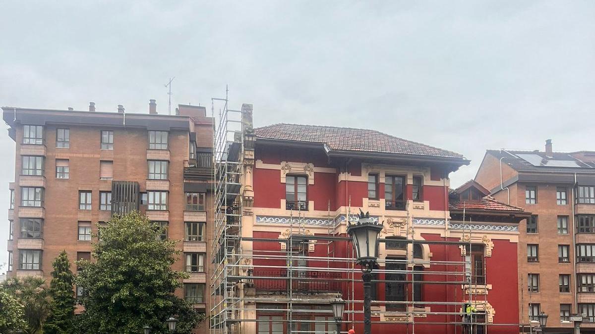 El Ayuntamiento intervendrá en el Sanatorio Miñor ante el estado de deterioro que presentan algunas partes del edificio como el alero y la cubierta
