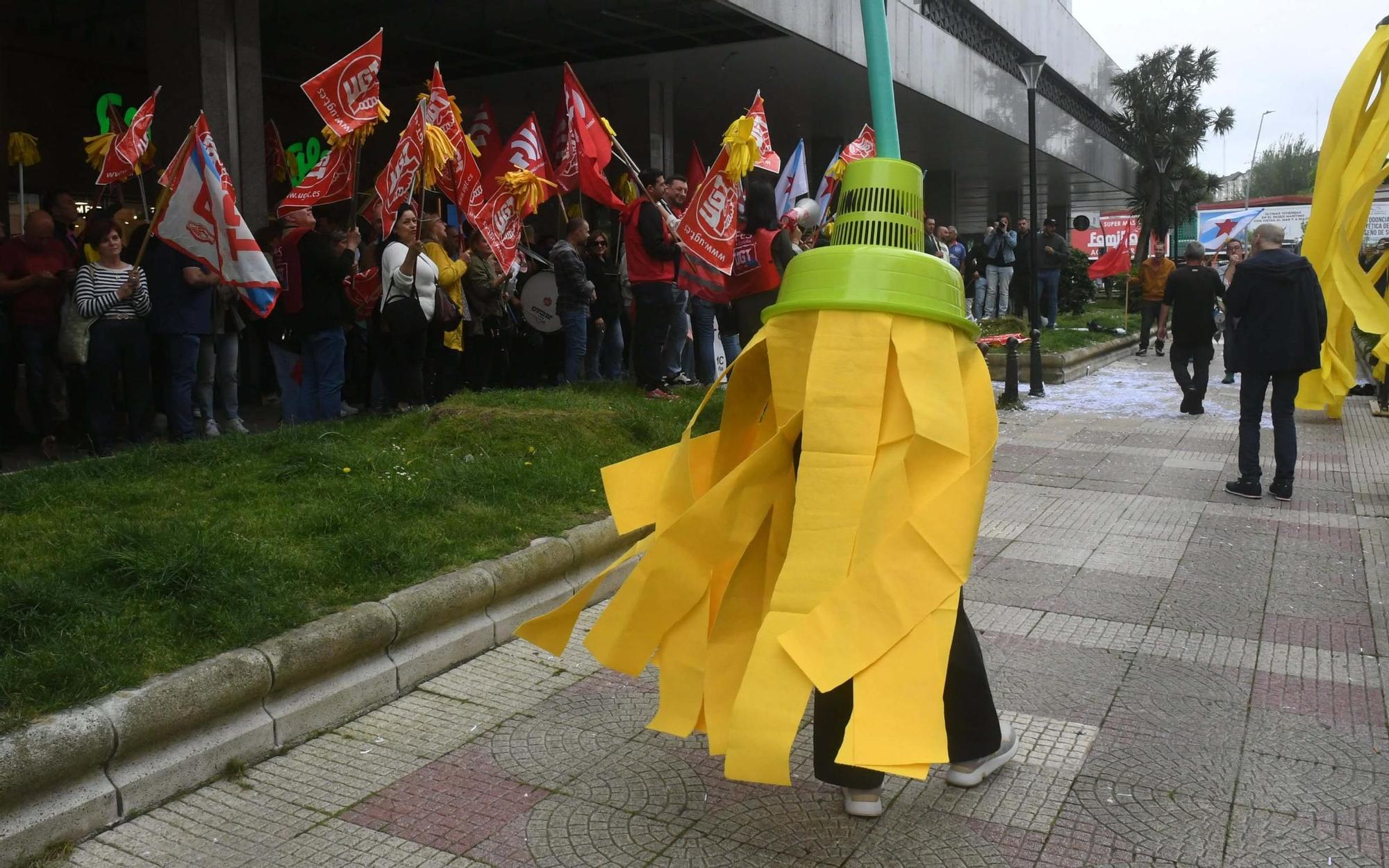 Personal del sector de limpieza se moviliza en A Coruña "en defensa de un convenio"