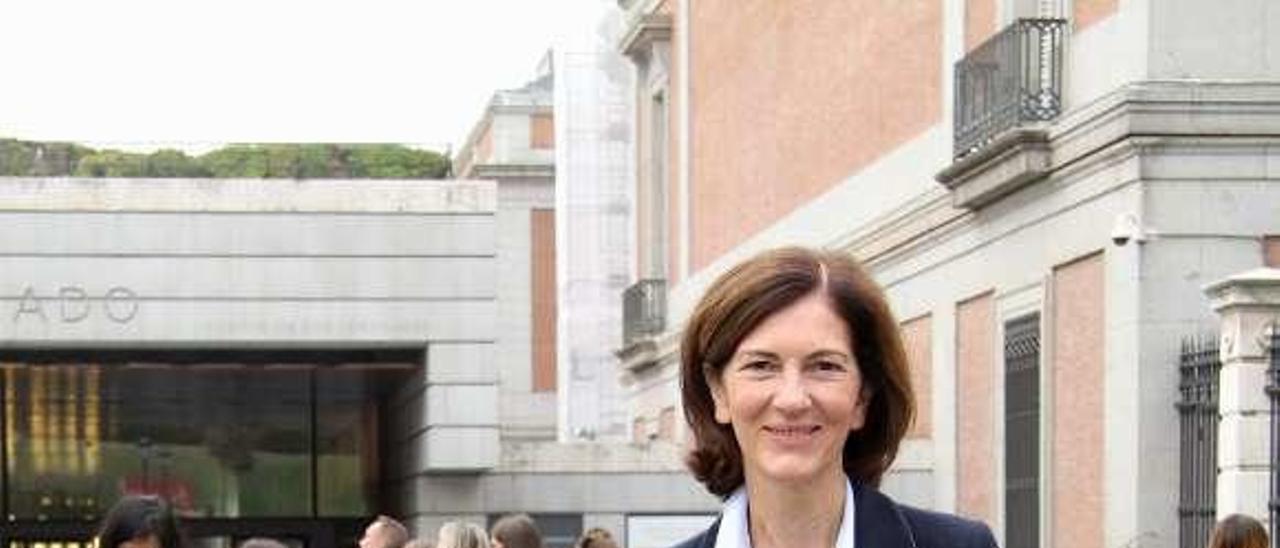 Nuria de Miguel, a las puertas del Museo del Prado.