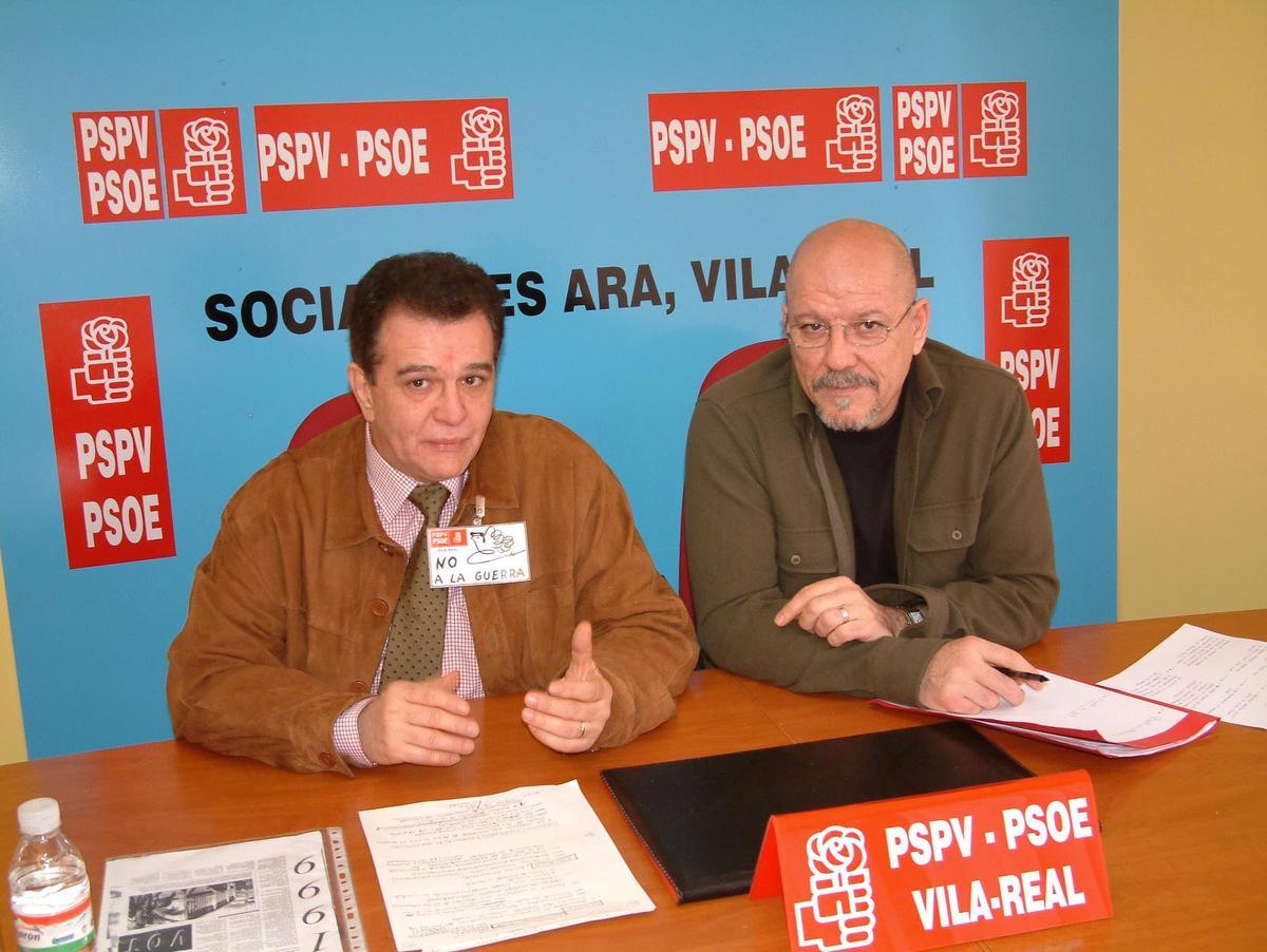 Imagen de Toni Esteller (d), junto a Salvador Capella, candidato a la alcaldia por el PSOE en el año 2003.