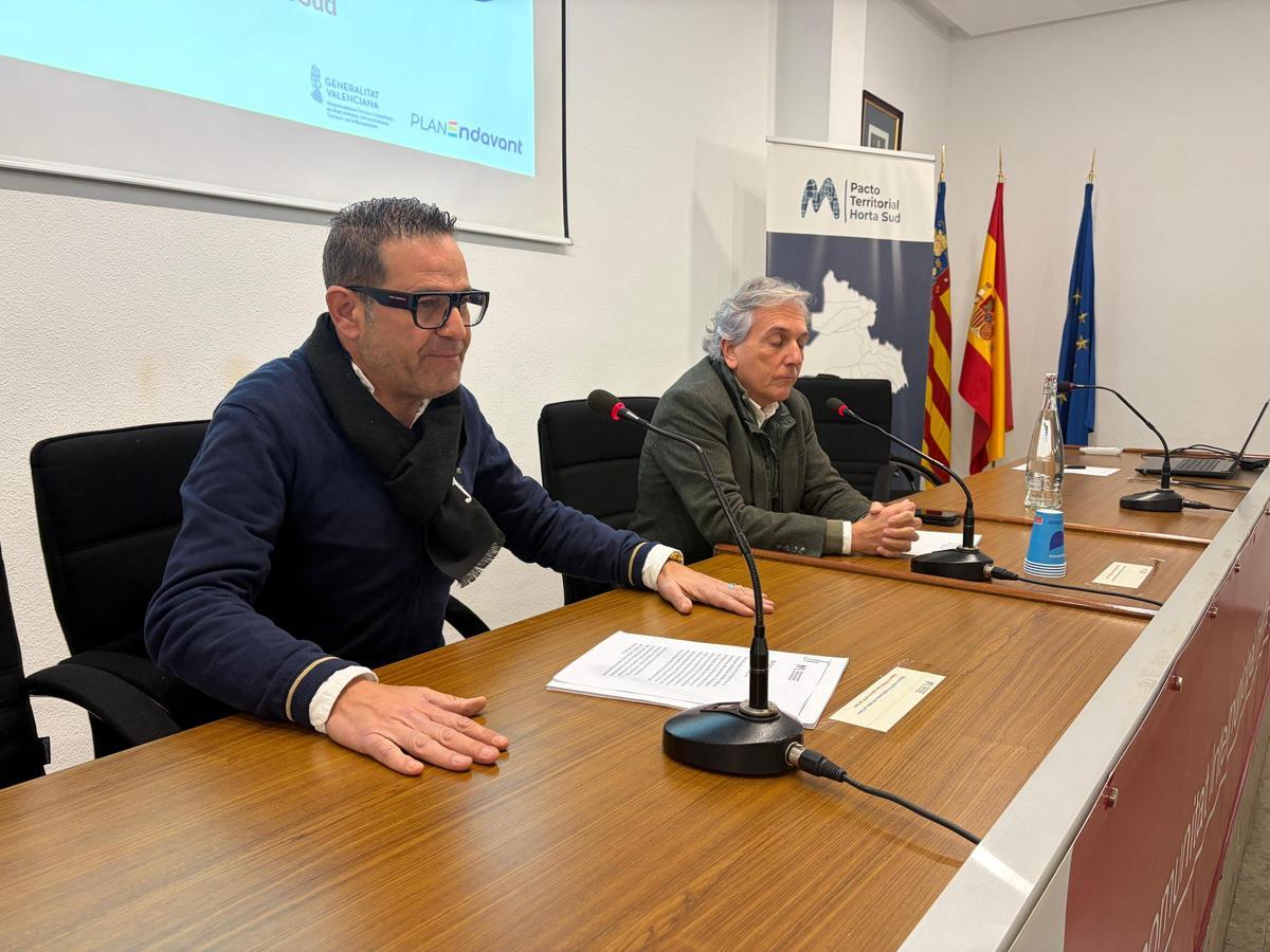 El president de la Mancomunitat, Jose F. Cabanes, al costat del comissionat de la dana, Raúl Mérida