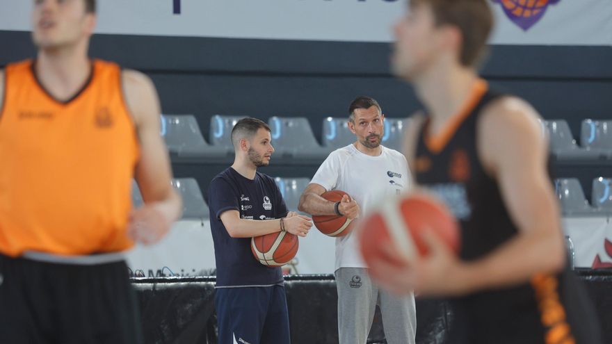 El Unicaja Banco Oviedo, listo para el segundo partido del play-off de ascenso a la ACB en Palencia