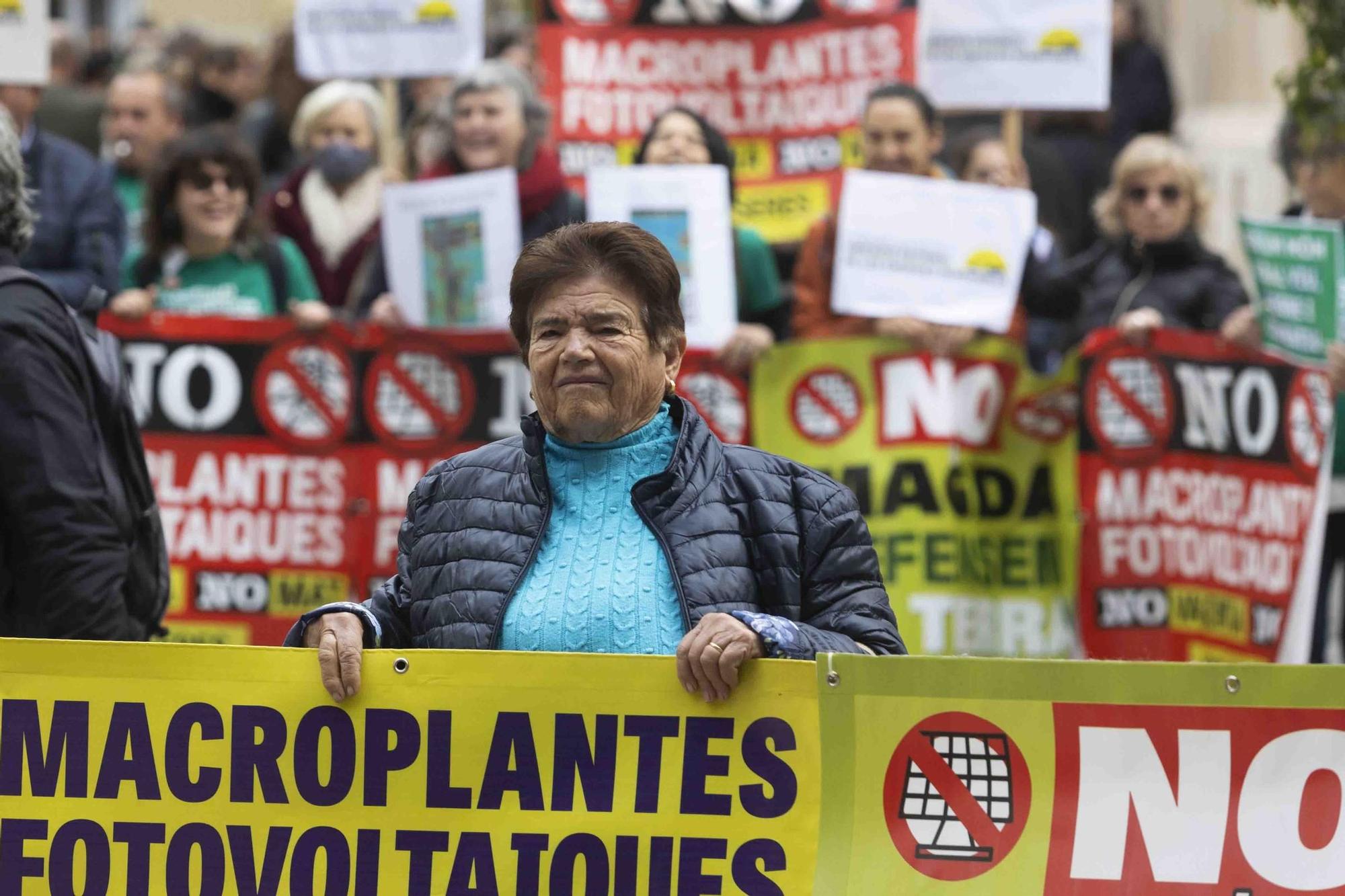 Manifestación contra el modelo de renovables en València