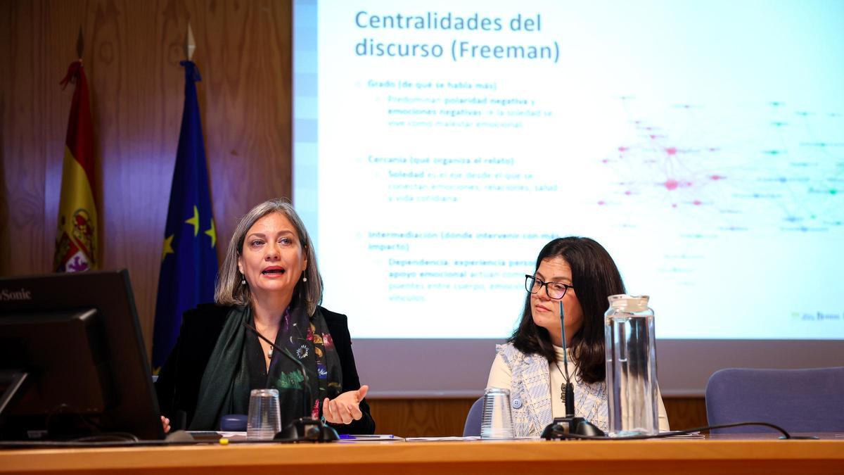 Rosa Varela, directora del estudio y doctora en Trabajo Social de la UPO durante su intervención