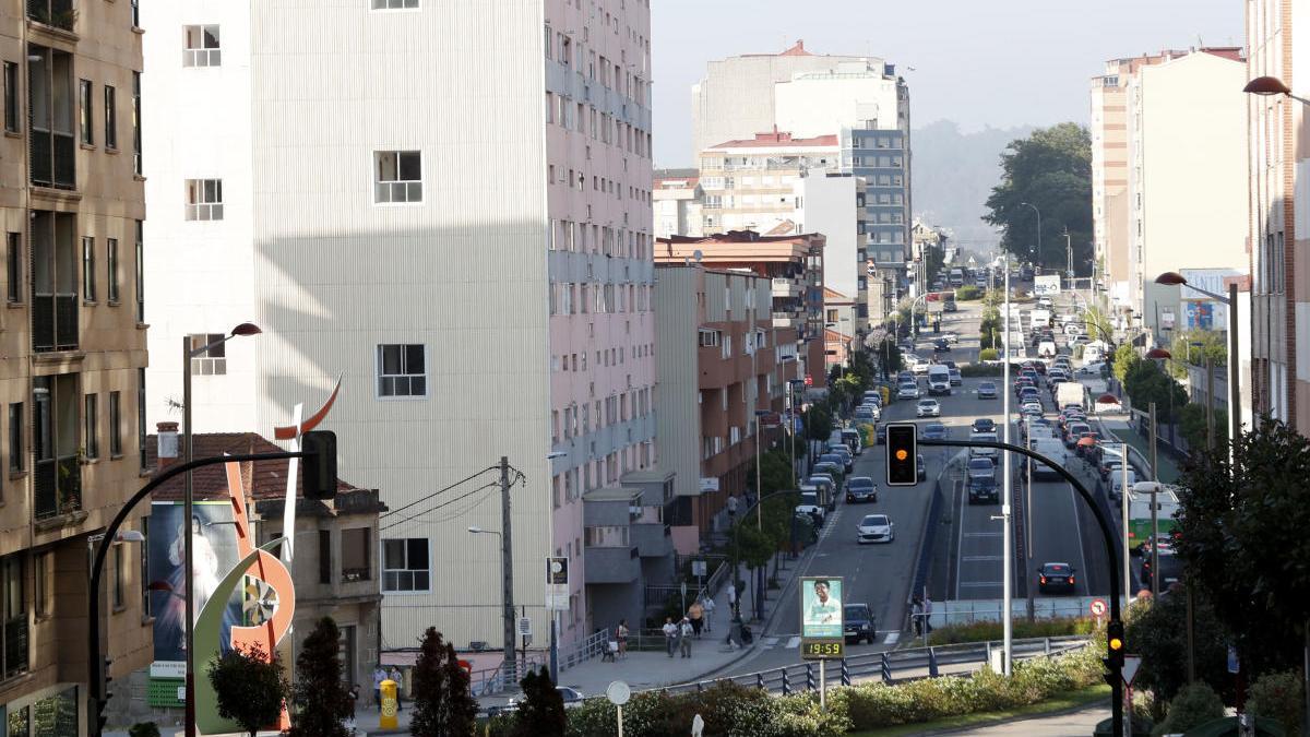 Vista general de la calle Travesía de Vigo, lugar donde sucedieron los hechos / J. Lores