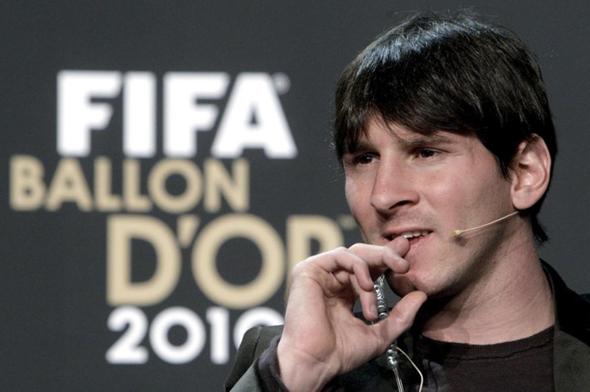 Messi, un dels tres candidats finalistes a la Pilota d’Or, durant la roda de premsa de la FIFA. Messi, un dels tres candidats finalistes a la Pilota d’Or, durant la roda de premsa de la FIFA.